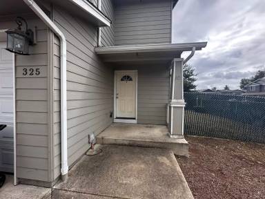 Main picture of 325 Gwinn St E