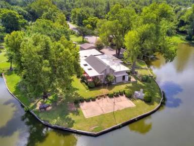 Main picture of 4909 W Broadlawn Ln