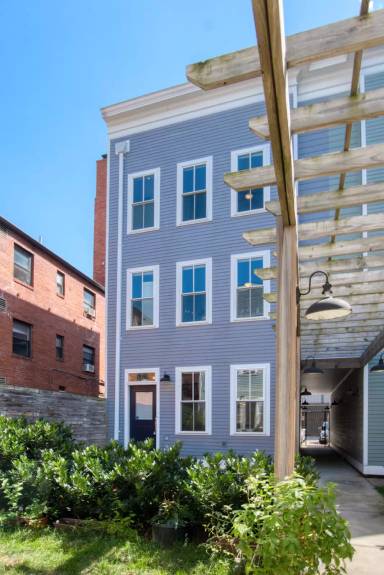 Main picture of 638 Newton Pl NW