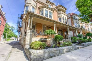 Main picture of 309 S 41st St