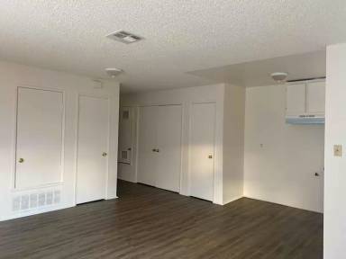 Main picture of 1050 E Avenue Q3