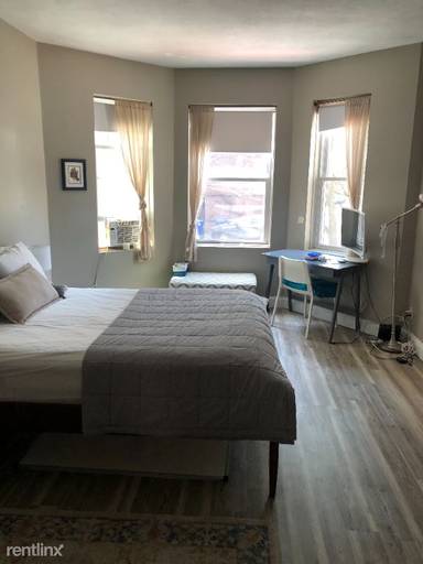 Main picture of 1862 Beacon St