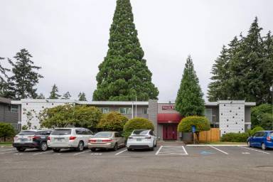 Main picture of 957 NE 122nd Ave