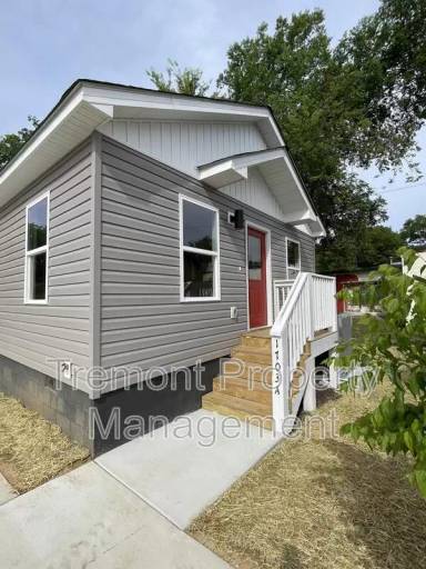 Main picture of 1703 S Lyerly St