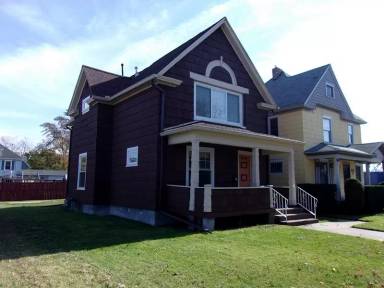 Main picture of 1808 S Michigan St