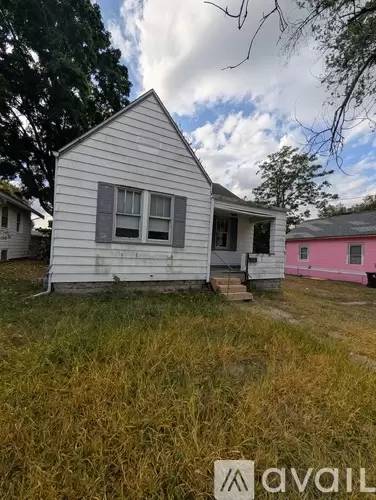Main picture of 812 W Macqueen Ave
