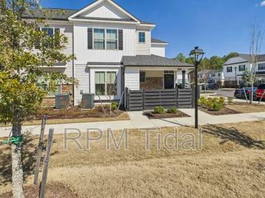 Main picture of 604 Kathy Ann Way W