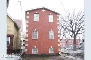 Main picture of 6667 S Michigan Ave