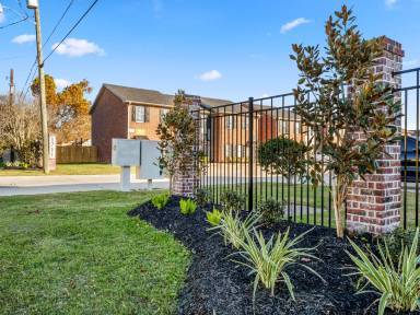 Main picture of Mignonette Oaks Townhomes