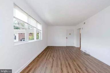 Main picture of 3047 Patrick Henry Dr