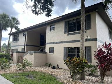 Main picture of Oaks III Condominium