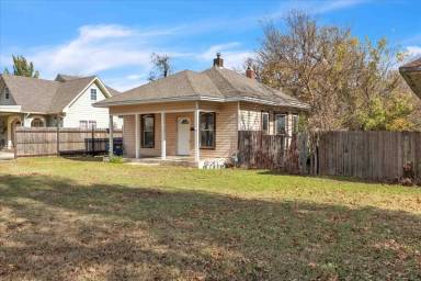 Main picture of 913 S Hoff Ave