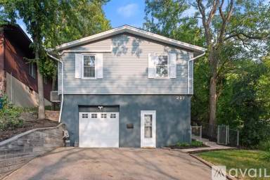 Main picture of 221 21st Ave N