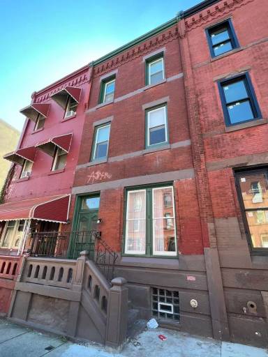 Main picture of 1906 W Diamond St