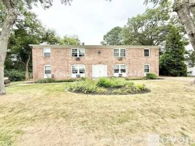 Main picture of 839 34th St NW