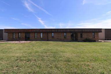 Main picture of 2231 Centennial Rd