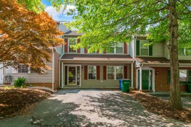 Main picture of 330 Silver Leaf Dr