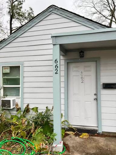 Main picture of 660 E Irby St