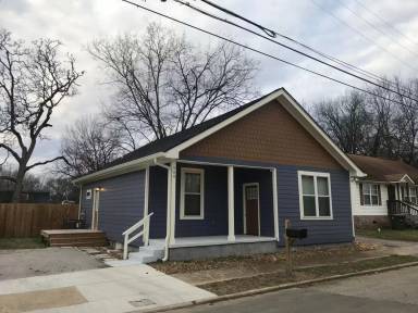 Main picture of 909 S Kelley St