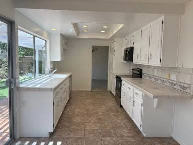 Main picture of 3812 Salem St