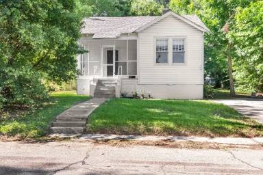 Main picture of 2624 Oleander St