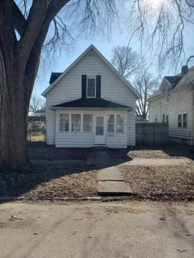Main picture of 221 E Broadway St