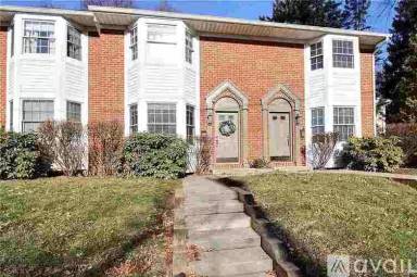 Main picture of 498 Sarah St