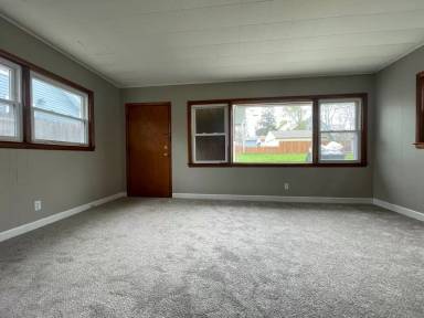 Main picture of 1635 S 84th St