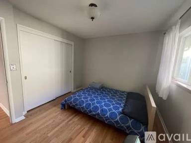 Main picture of 2654 W Lynn St