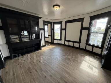 Main picture of 2940 N Teutonia Ave