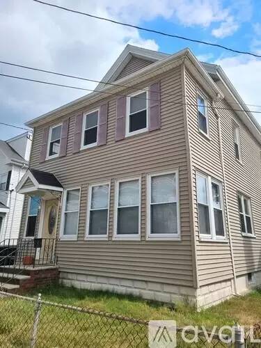 Main picture of 61 Winthrop St