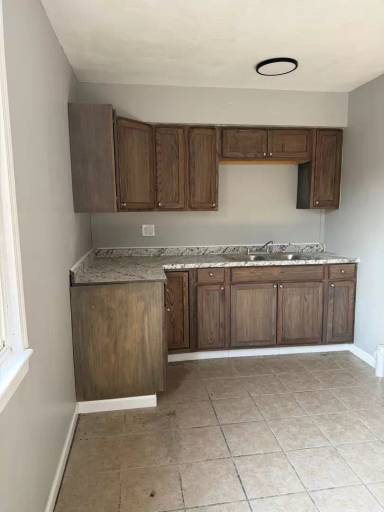 Main picture of 2905 Fairmount St NE