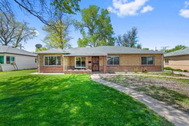 Main picture of 949 Troy St