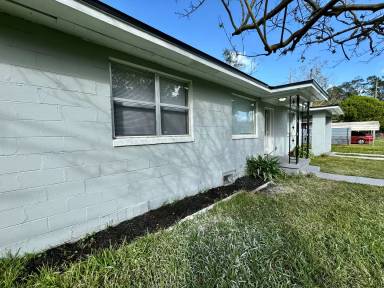 Main picture of 1935 W 44th St