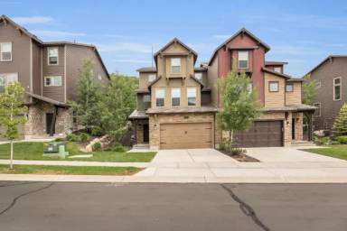 Main picture of 1051 W Abigail Dr