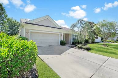 Main picture of 32 Nightingale Ln
