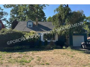 Main picture of 2621 Coit Ave NE