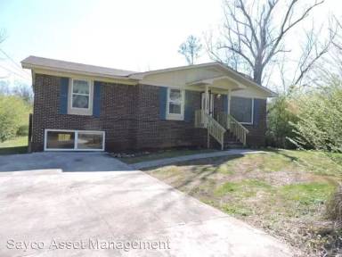Main picture of 2421 3rd St NE