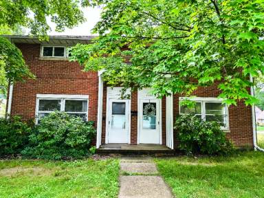 Main picture of 1120 Broadway St E