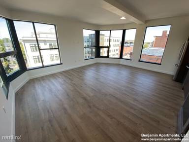 Main picture of 13 Sewall St