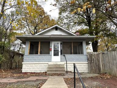 Main picture of 2015 Caroline Ave