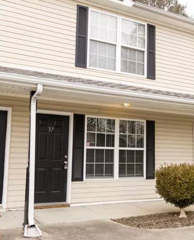 Main picture of 11 Alice Ln