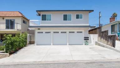 Main picture of 122 W Canada