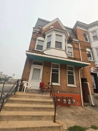 Main picture of 717 W Market St