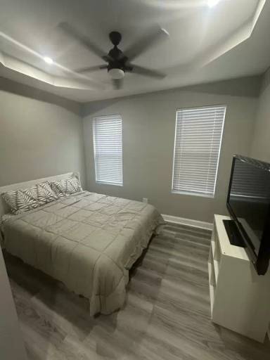 Main picture of 3026 E Monument St
