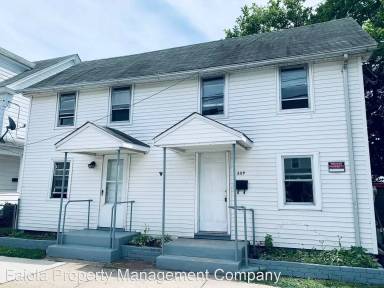 Main picture of 209 E Oak St