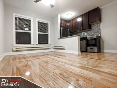 Main picture of 815-23 W Cornelia Ave