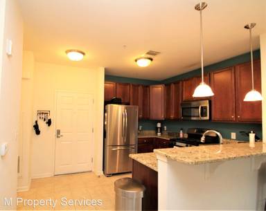 Main picture of 348 E Elm St