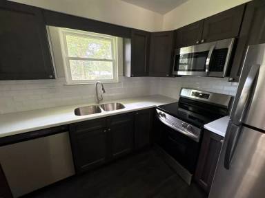 Main picture of 904 Montgomery Ave