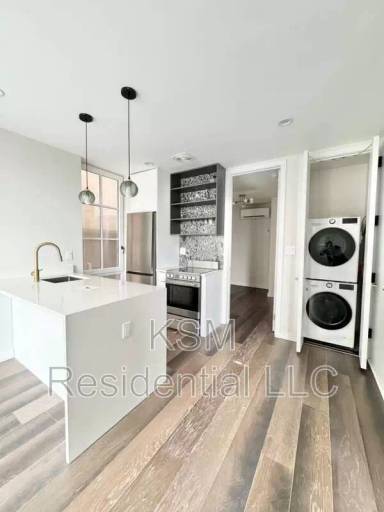 Main picture of 1812 Harrison Ave